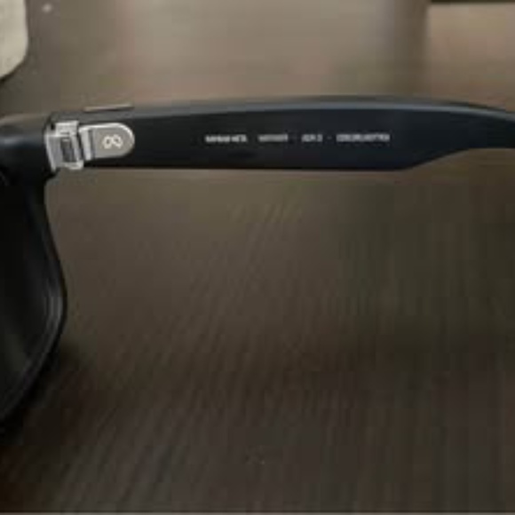 Meta Rayban Polarized Wayfarers (Gen2) 50mm regular size - Picture 3 of 8